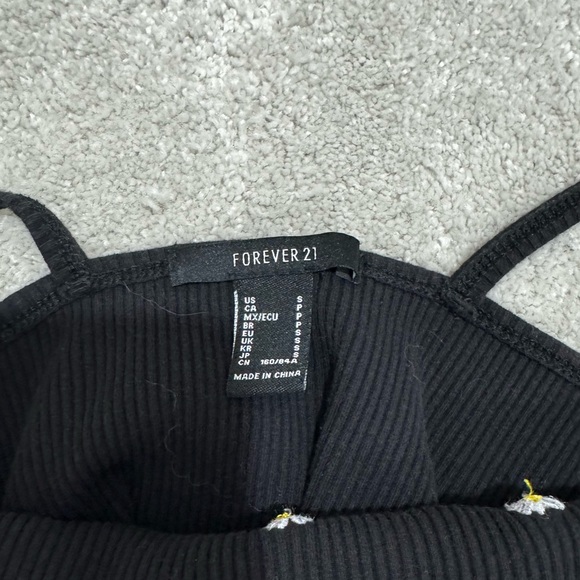 FOREVER 21 SUNFLOWER CROP/TANK - Picture 2 of 3